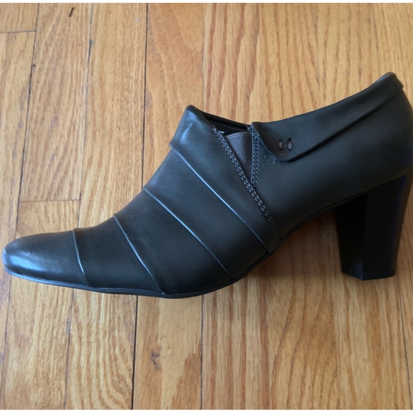 Naturalized grey shoes - Picture 2 of 2